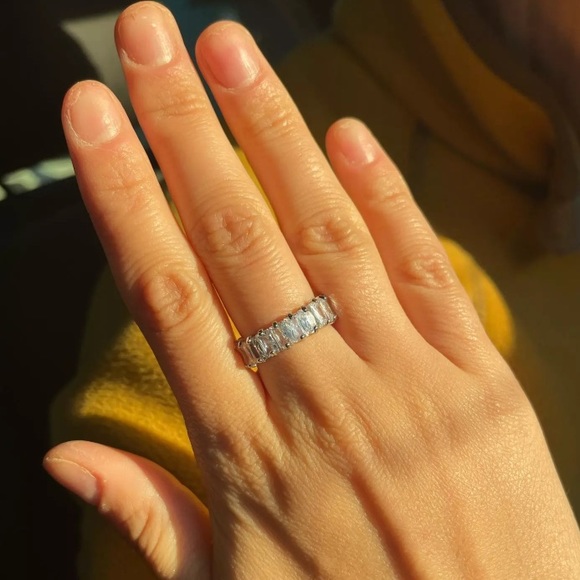 ❤️❤️Absolutely Gorgeous Silver Ring With Square Paved Austrian Zircon CZ’s❤️❤️ - Picture 4 of 4